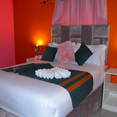Chobe Kulotu Guest House Касане Екстериор снимка