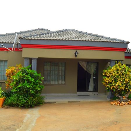 Chobe Kulotu Guest House Касане Екстериор снимка