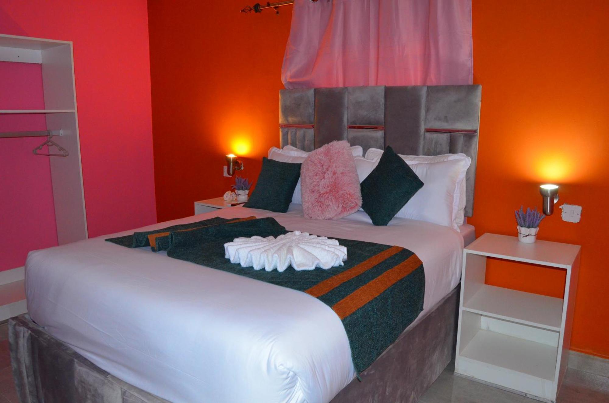 Chobe Kulotu Guest House Касане Екстериор снимка