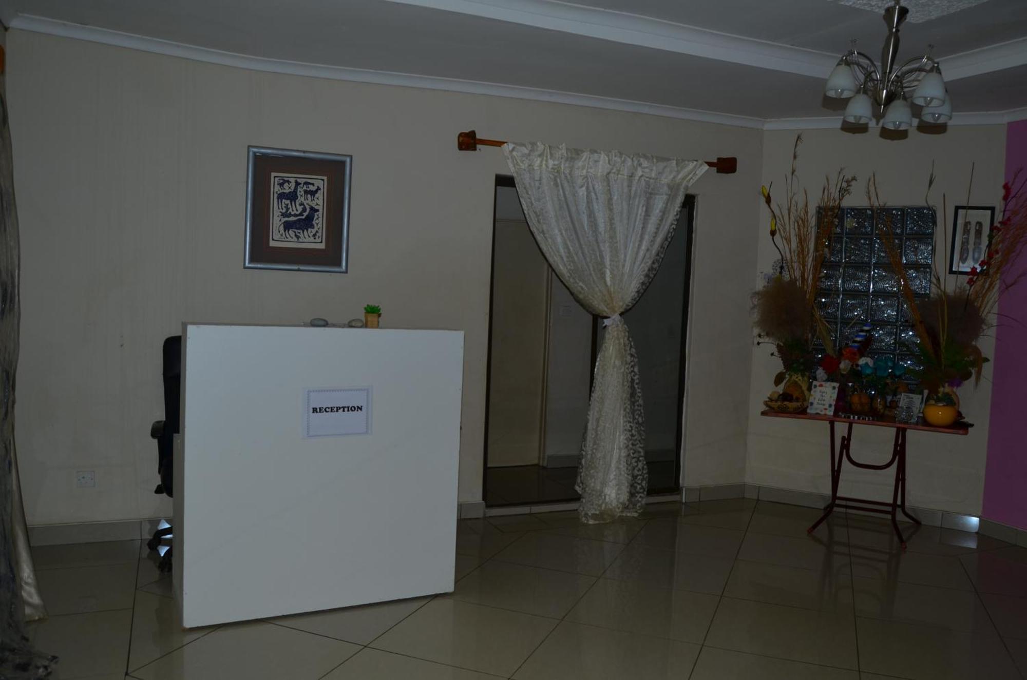 Chobe Kulotu Guest House Касане Екстериор снимка