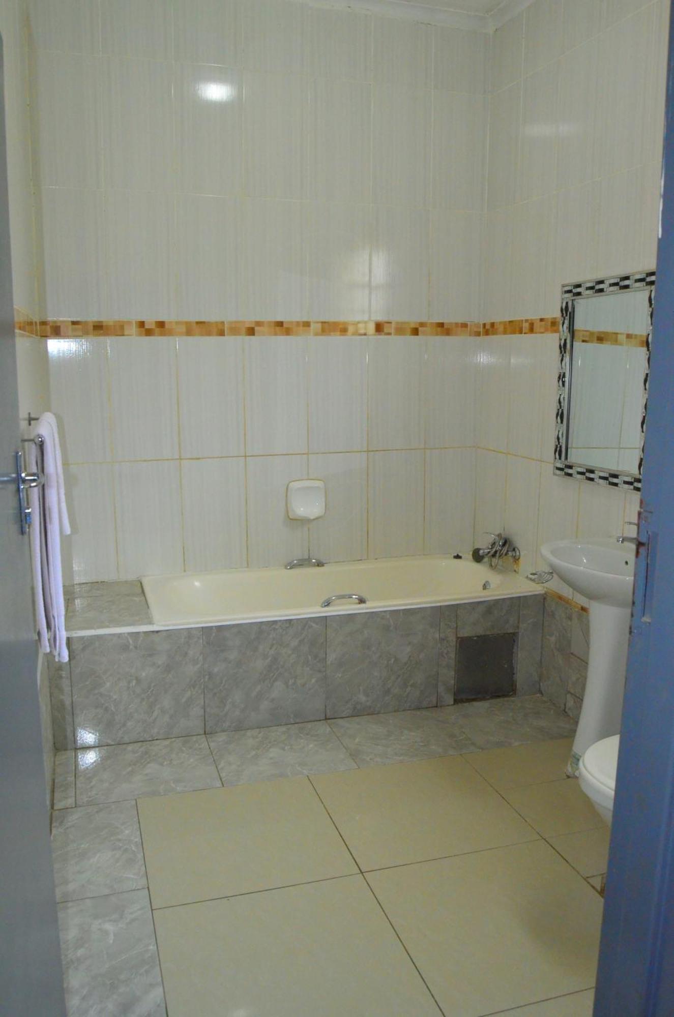 Chobe Kulotu Guest House Касане Екстериор снимка