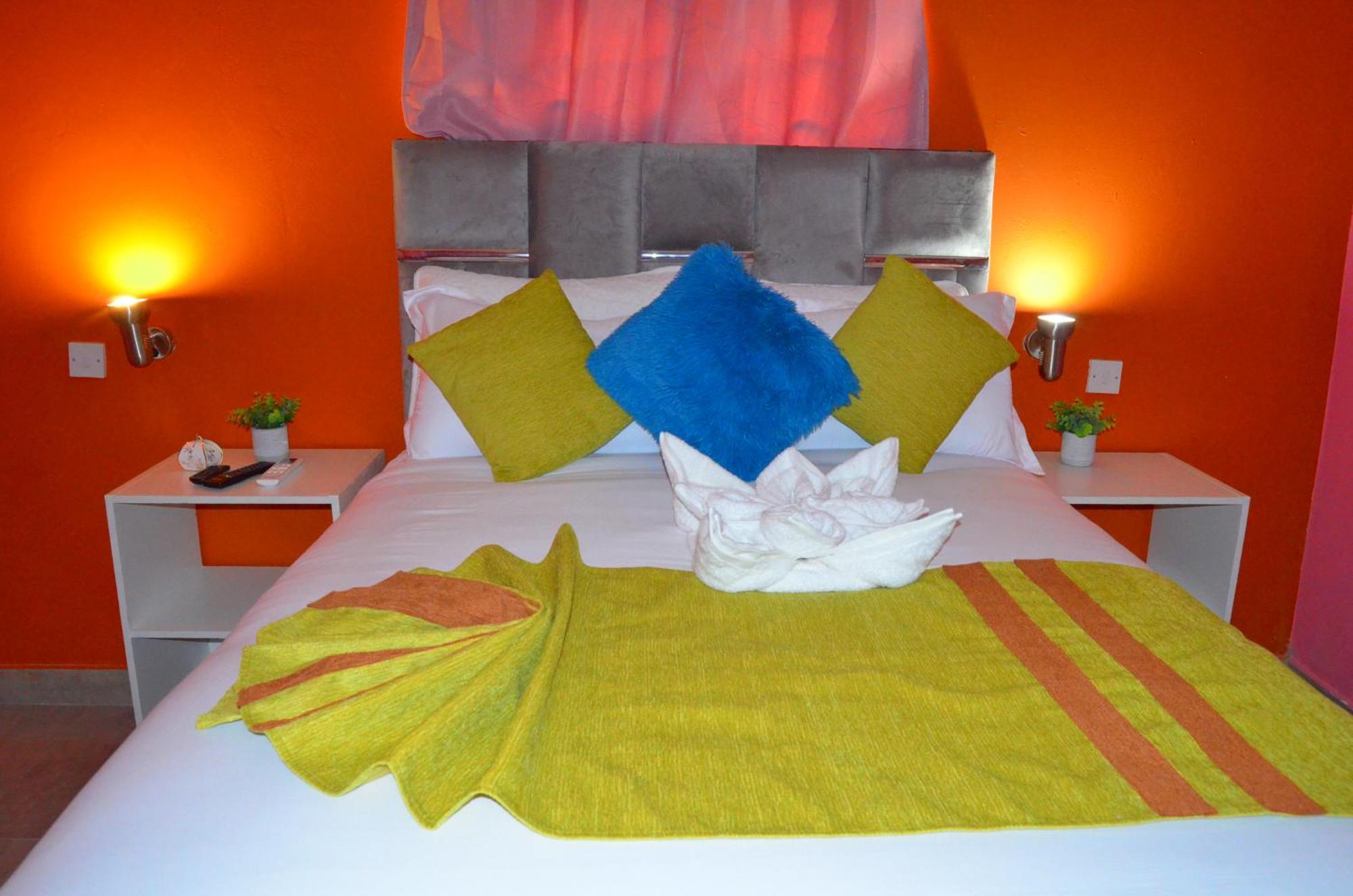 Chobe Kulotu Guest House Касане Екстериор снимка