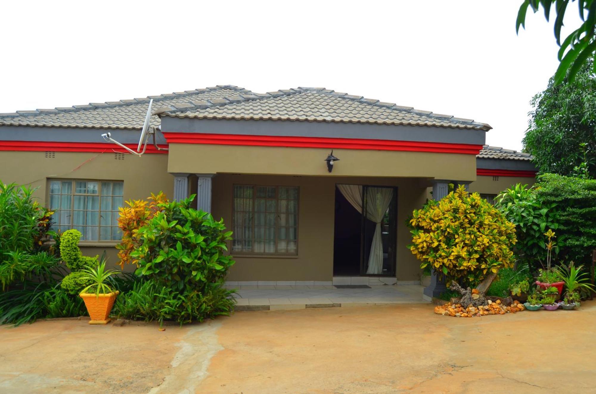 Chobe Kulotu Guest House Касане Екстериор снимка