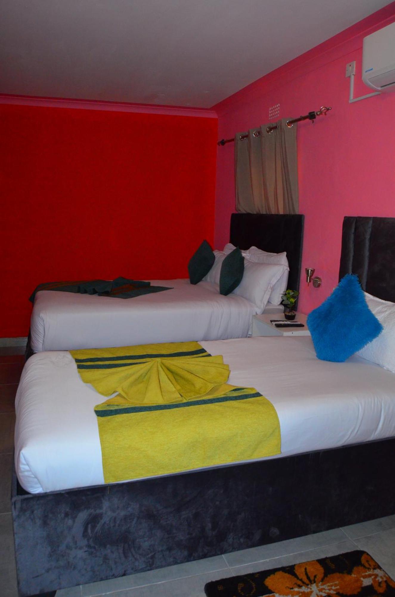 Chobe Kulotu Guest House Касане Екстериор снимка